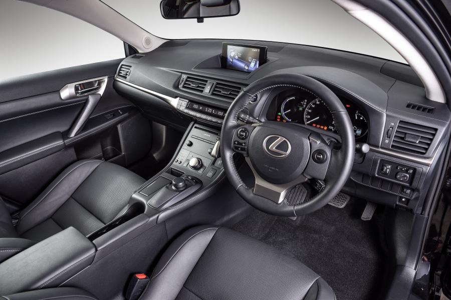 Интерьер Lexus CT200h 2018 года  (ZA) (фото 26 из 40)